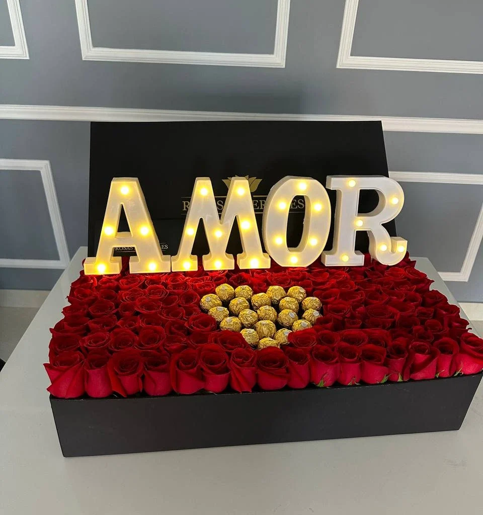 Caja XL amor luminoso y ferrero formando corazón