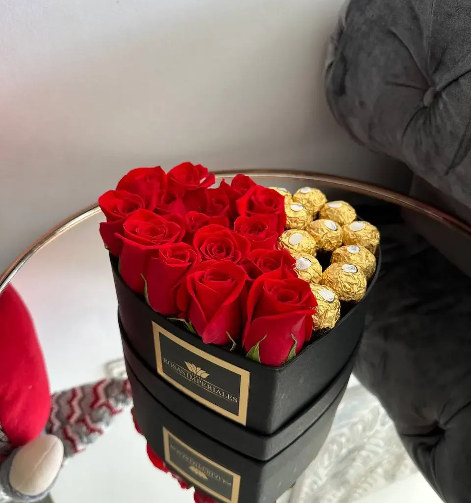 Corazón pequeño mitad rosa y mitad ferrero