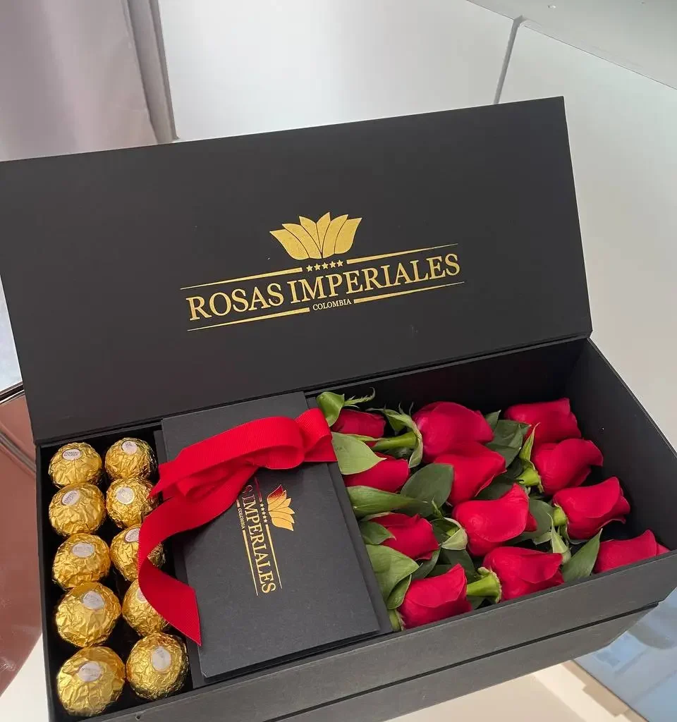 Estuche pequeño 12 rosas y 10 ferrero