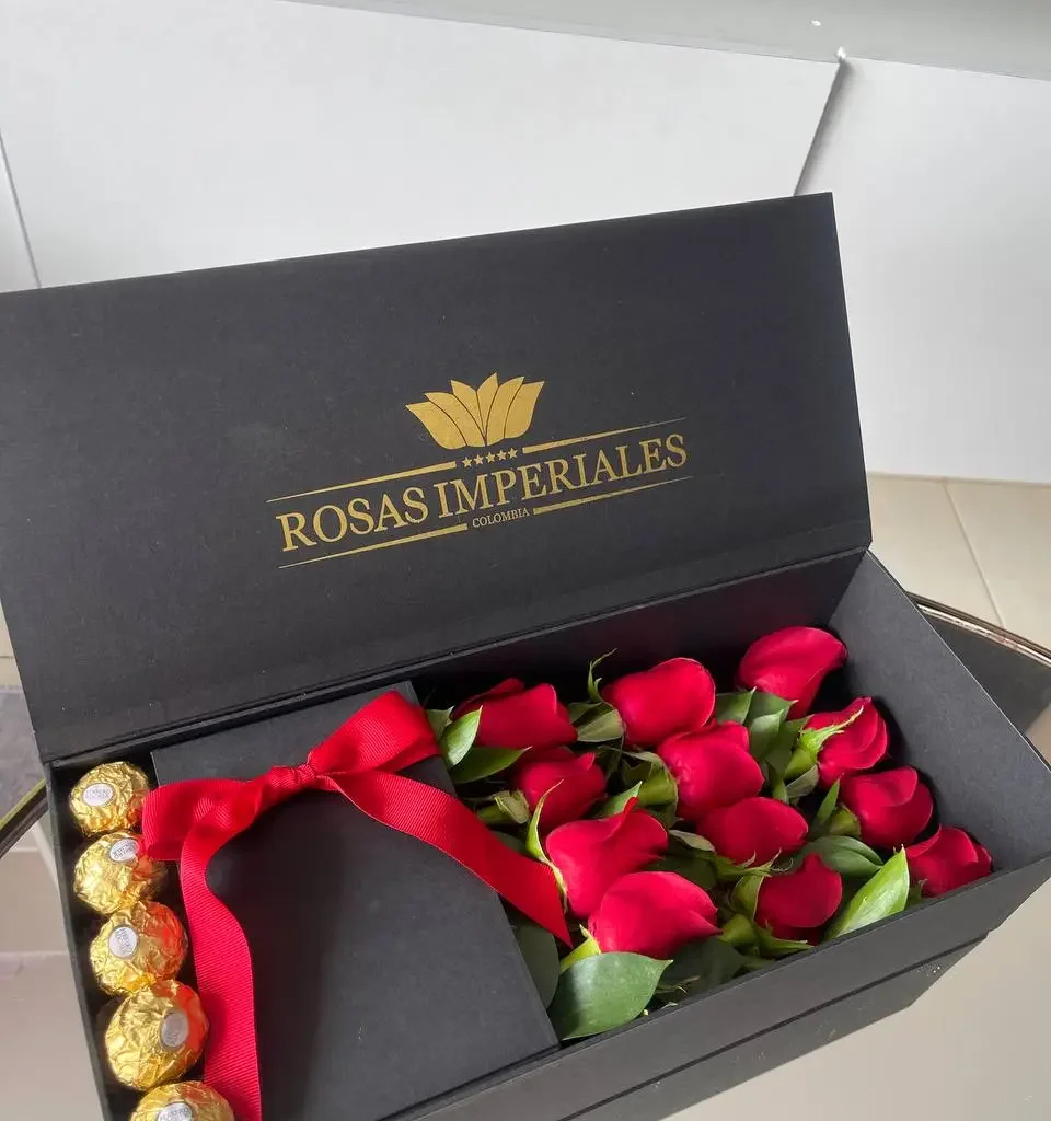 Estuche pequeño 12 rosas y 5 ferrero